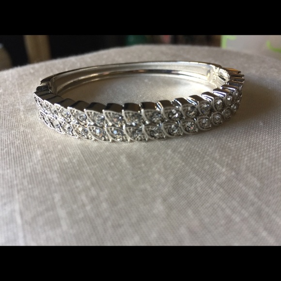 NWOT Rhinestone Clasp Bracelet - Picture 3 of 5